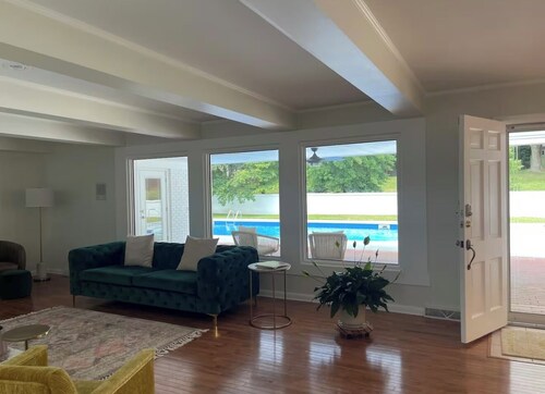 Spacious Home with Heated Swimming Pool + Hot Tub + Event Room + Large Kitchen