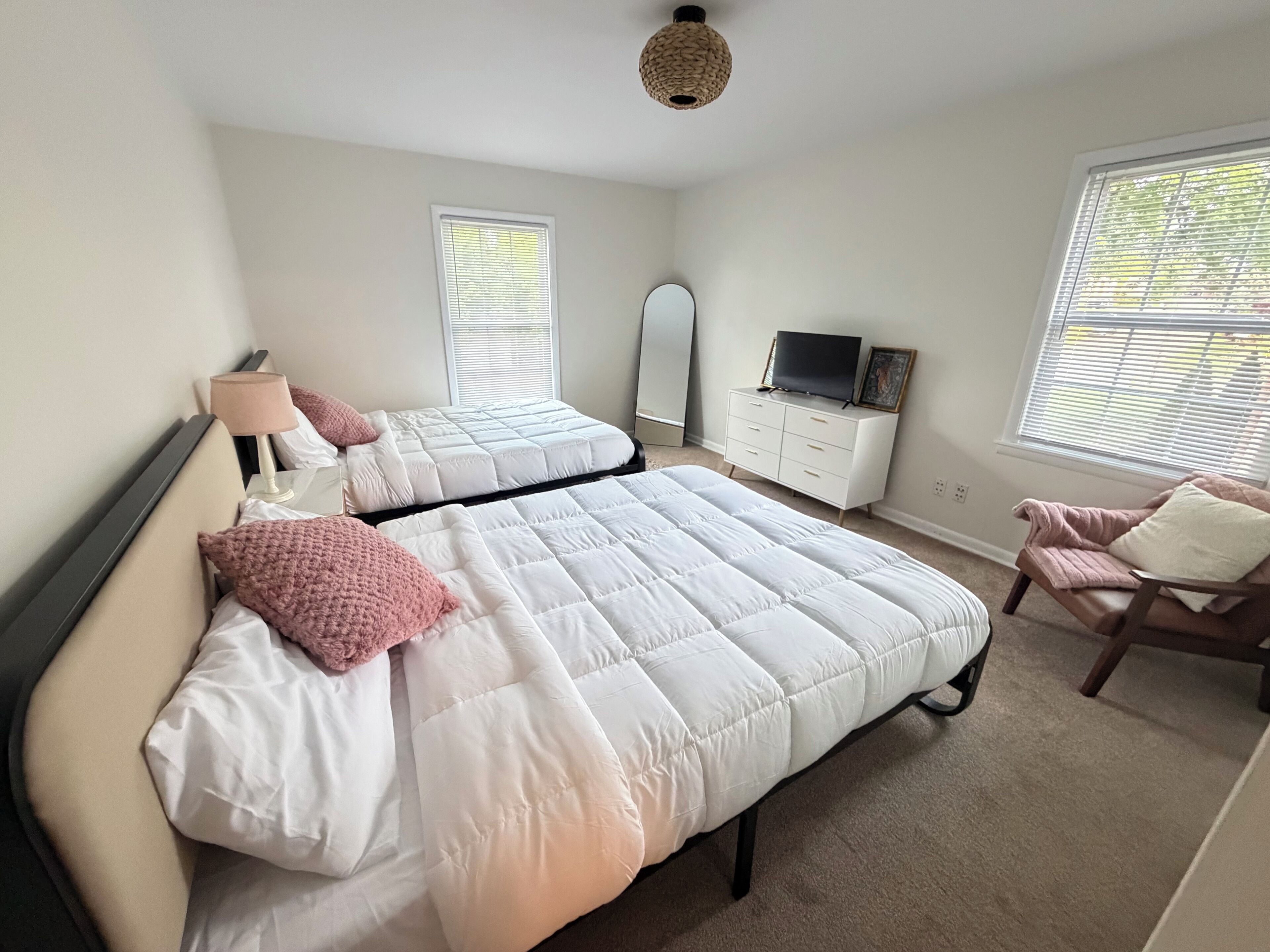 4 camere, una scrivania, ferro/asse da stiro, Wi-Fi gratuito