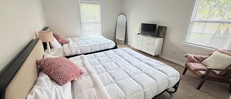 4 bedrooms, desk, iron/ironing board, free WiFi