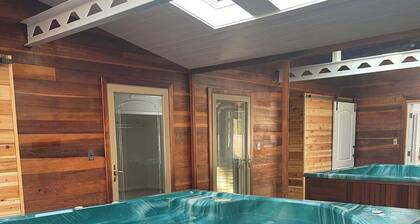 Spacious Home with Heated Swimming Pool + Hot Tub + Event Room + SLEEPS 23