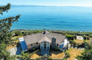 Exterior - Perching Gull House - Storms & Wildlife Watching Oceanfront View (Sooke)