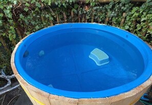 Outdoor spa tub - Ideal for Solos HTub Retro Decor Parking WiFi (Newton Abbot)