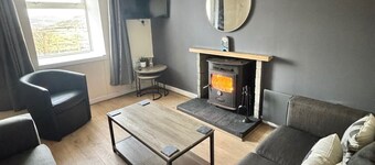 Croft House - Sleeps 4 & Beautiful Mountain View