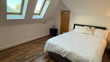 Iron/ironing board, WiFi, bed sheets