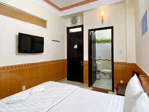 Quarto básico | Escrivaninha, Wi-Fi de cortesia