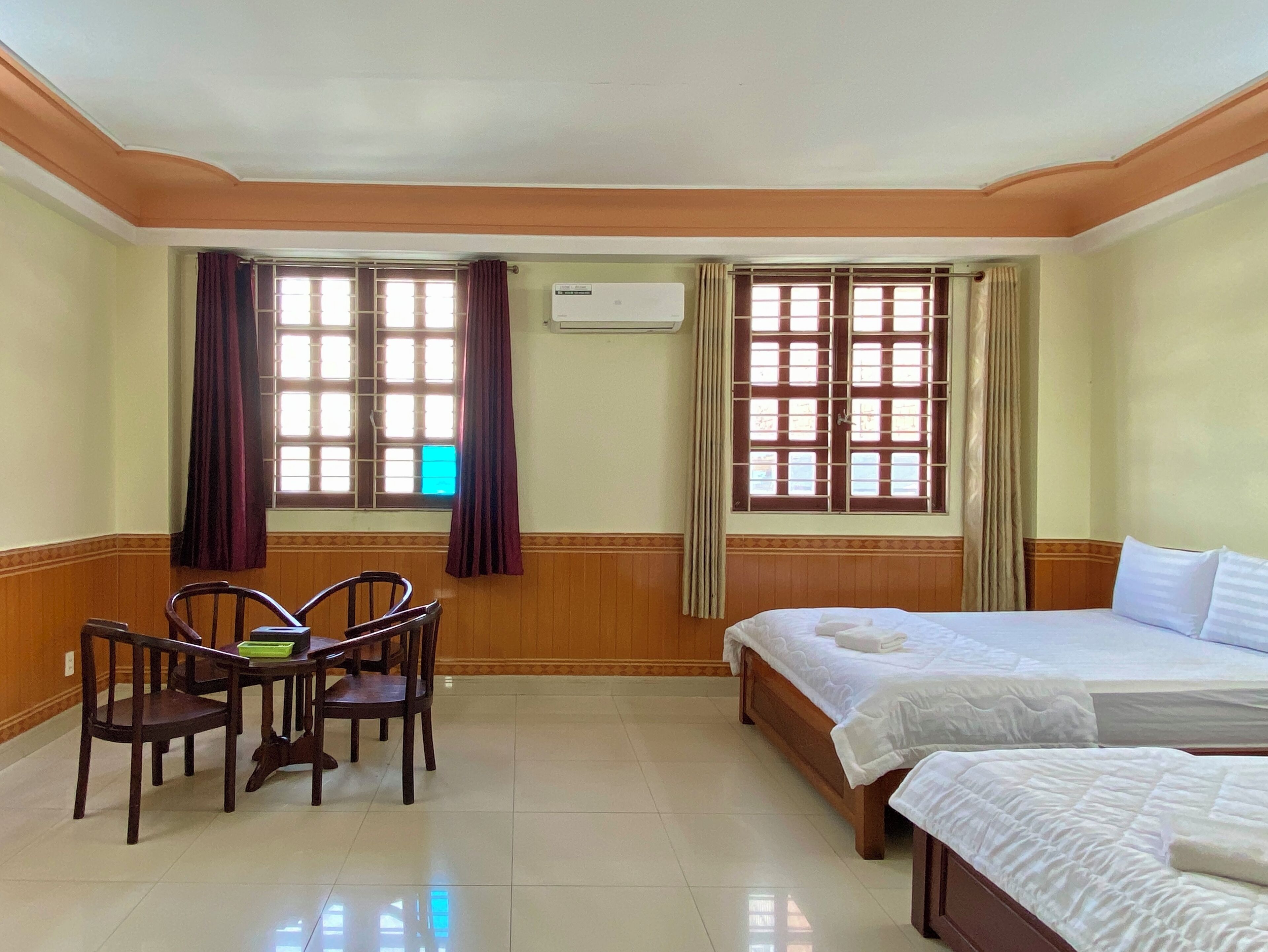 Family Studio | Desk, free WiFi