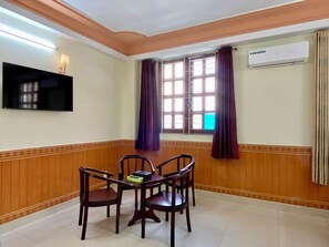Family Studio | Desk, free WiFi - Thanh Bình Hotel (HO CHI MINH)