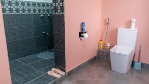 Classic Double Room, Garden View | Bathroom