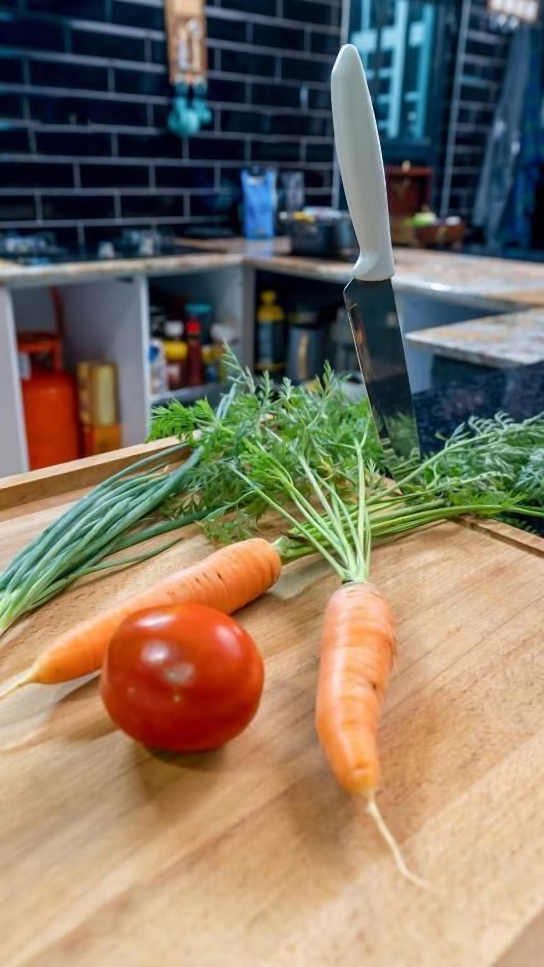 朝食 (コンチネンタル ブレックファスト)、毎日提供 (無料)