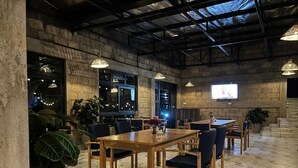Interior detail - The Fairway Residence - Tanyai (Tanyai)