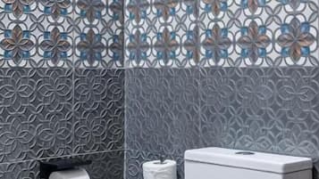 Classic Double Room, Garden View | Bathroom