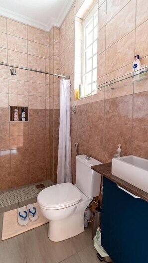 Classic Single Room, Garden View | Bathroom | Shower, free toiletries, slippers, towels - The Fairway Residence - Tanyai (Tanyai)