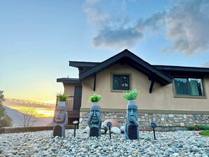 Property grounds - Relax under the stars, Best view in town Yosemite house Hot Tub & Pool table (Oakhurst)