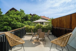 Comfort-huvila, 3 makuuhuonetta, yksityinen uima-allas, näköala uima-altaalle | Parveke