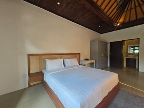 Comfort Villa, 3 Bedrooms, Private Pool, Pool View | Free WiFi - Villa Aura (Legian)