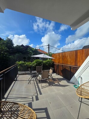 Comfort Villa, 3 Bedrooms, Private Pool, Pool View | Terrace/patio - Villa Aura (Legian)