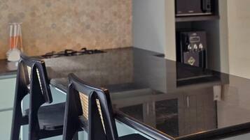 Villa Confort, 3 habitaciones, piscina privada, vistas a la piscina | Cocina privada