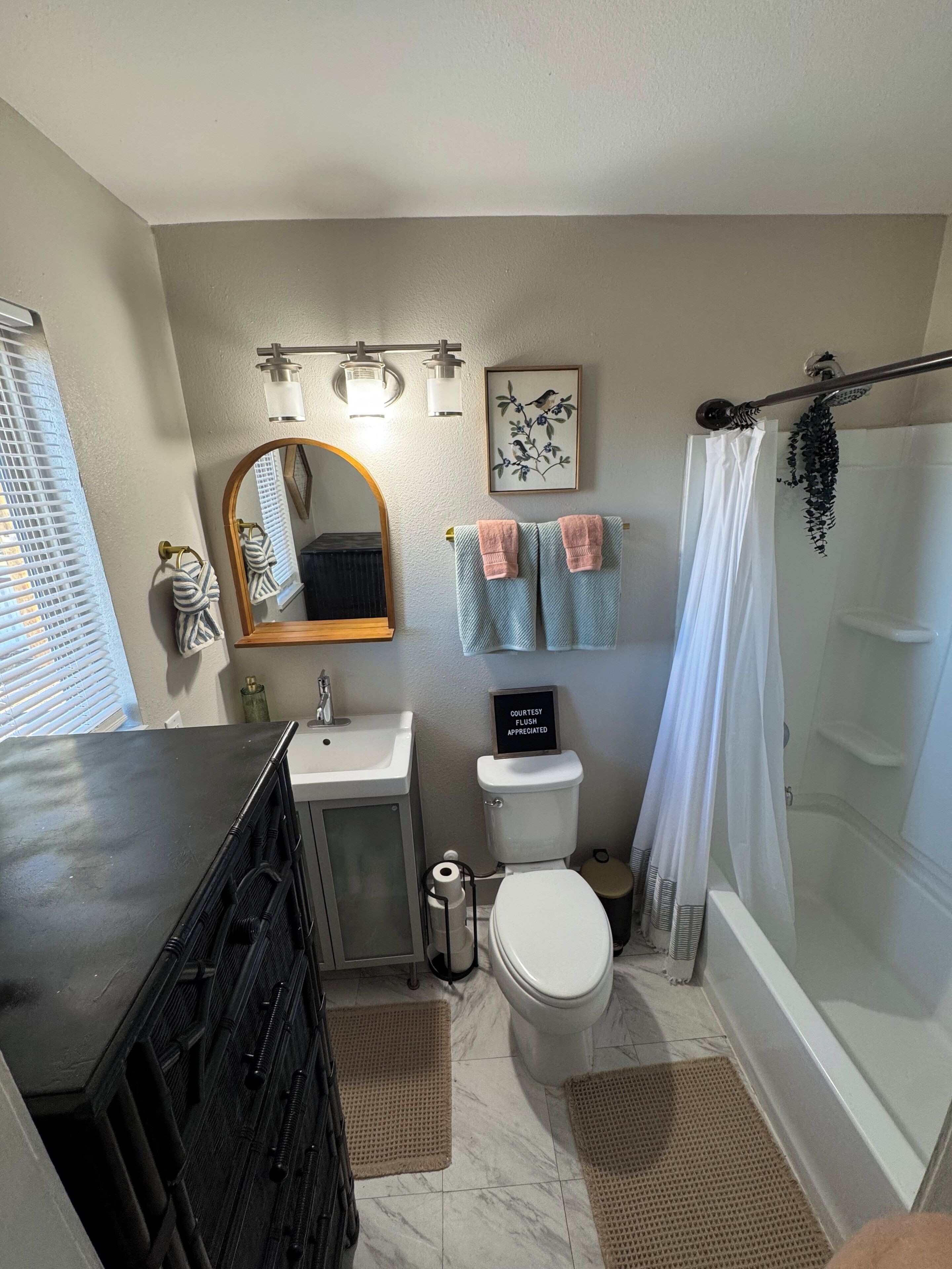 淋浴设施、吹风机、毛巾、肥皂