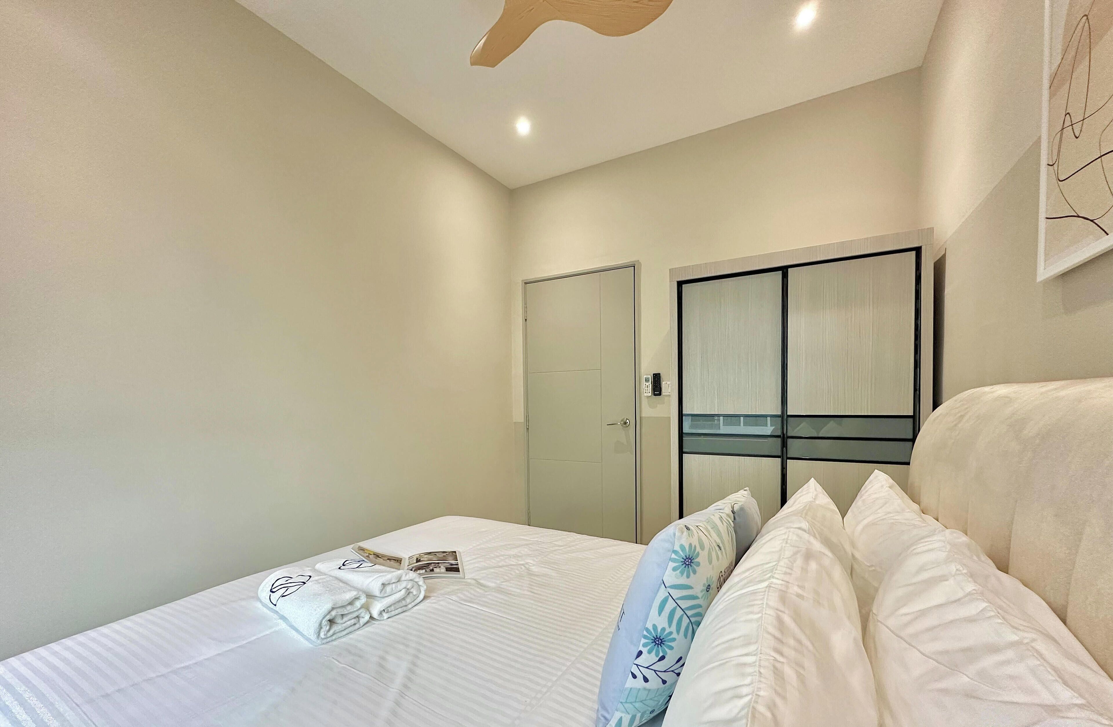 Apartemen, 3 kamar tidur, balkon, pemandangan kota | Tirai kedap cahaya, setrika/meja setrika, dan Wi-Fi gratis