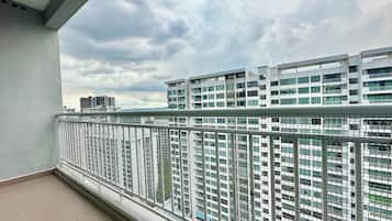 Apartamento, 3 quartos, sacada, vista para a cidade | Sacada