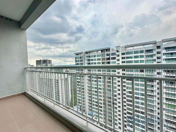 Apartamento, 3 quartos, sacada, vista para a cidade | Sacada