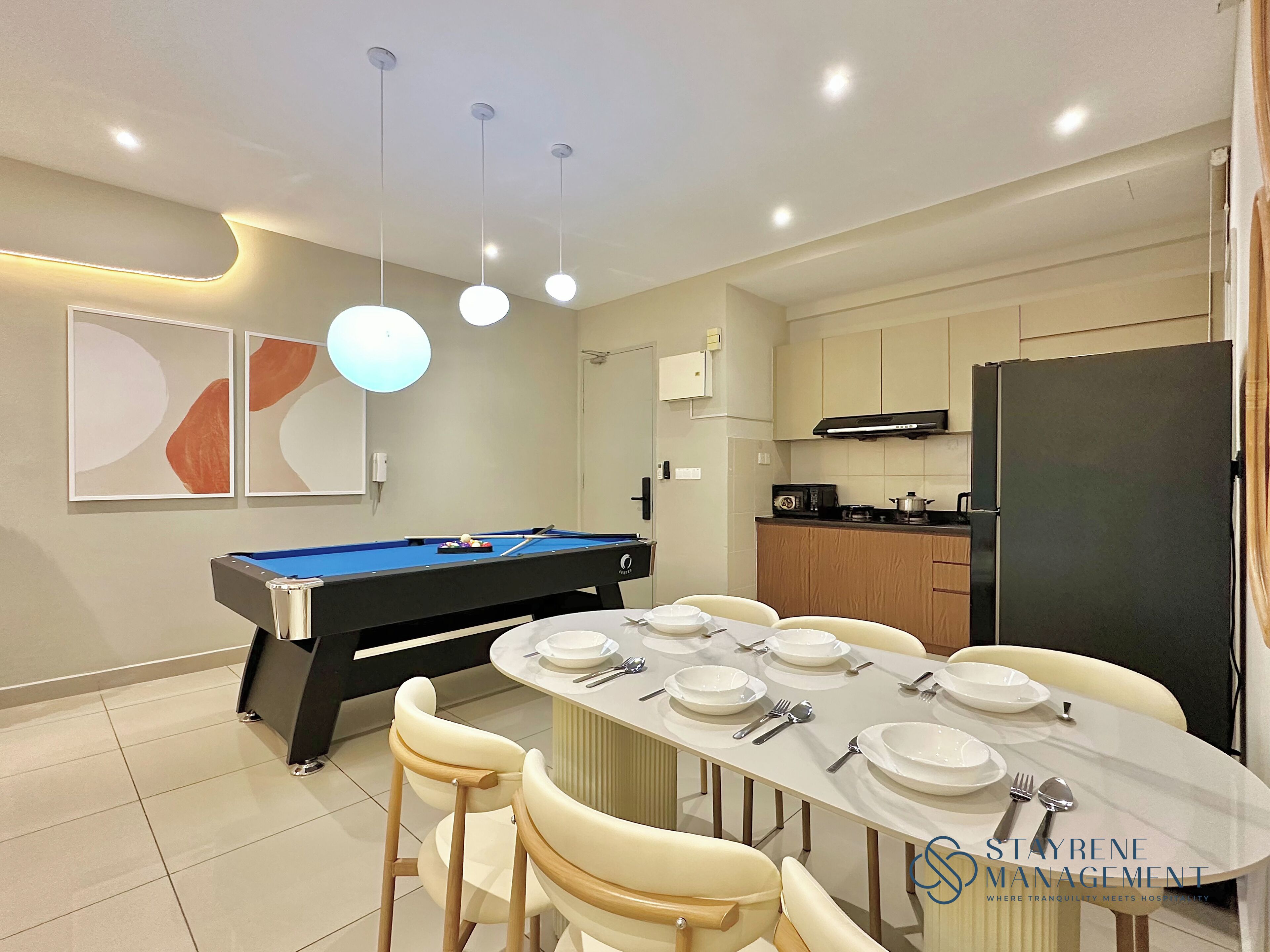 Apartment, 3 Bedrooms, Balcony, City View | Makan dalam bilik