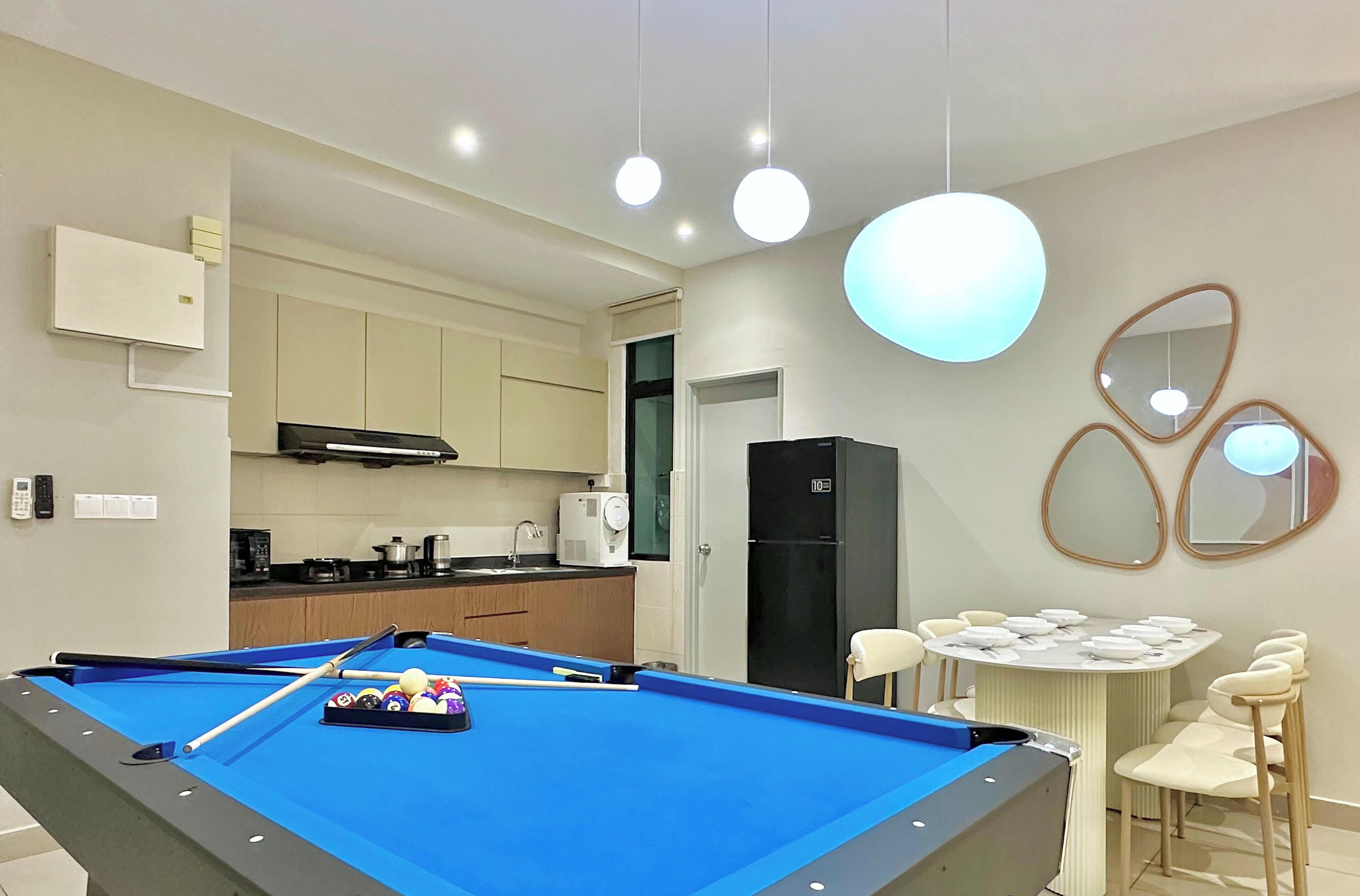 Appartement, 3 slaapkamers, balkon, uitzicht op stad | Verduisterende gordijnen, een strijkplank/strijkijzer, gratis wifi