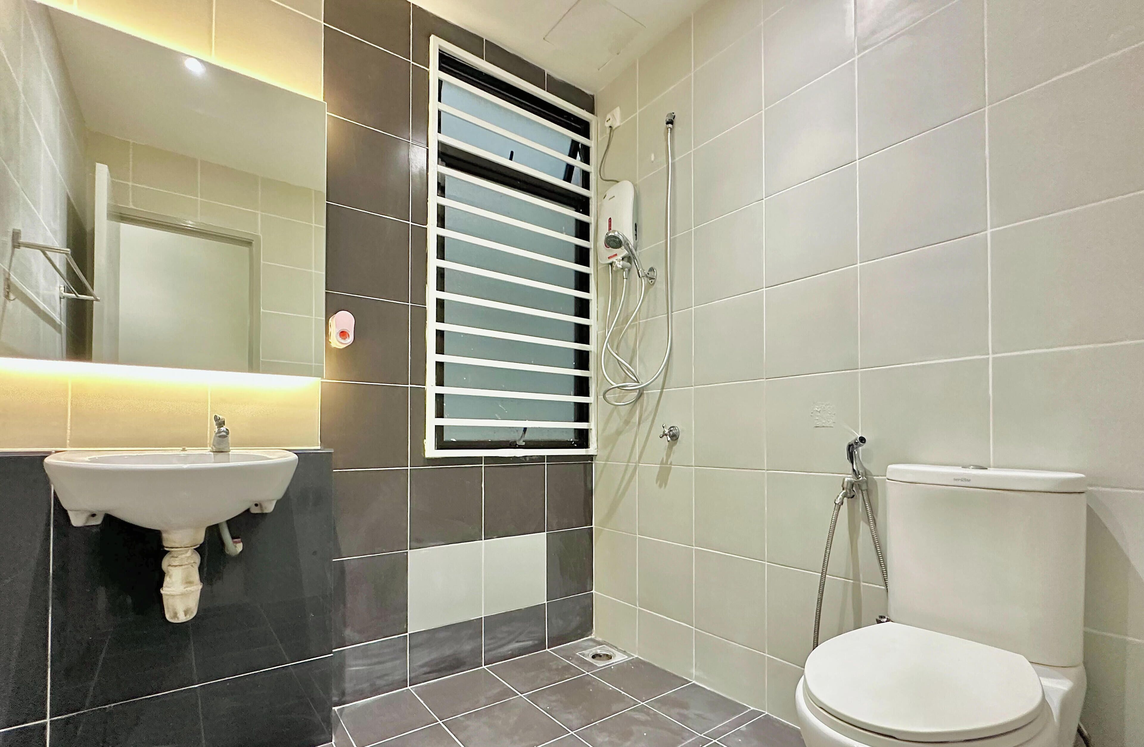 Apartamento, 3 quartos, sacada, vista para a cidade | Banheiro | Chuveiro, secador de cabelo, toalhas de banho, sabonete