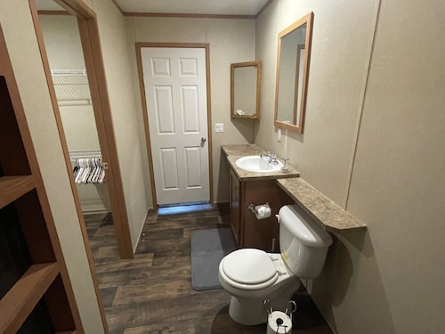 Sunset Suite 3-bedroom house in charming Oakes
25 Minute drive to Ellendale