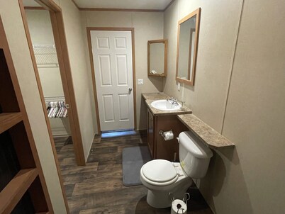 Sunset Suite 3-bedroom house in charming Oakes
25 Minute drive to Ellendale