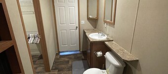 Sunset Suite 3-bedroom house in charming Oakes
25 Minute drive to Ellendale