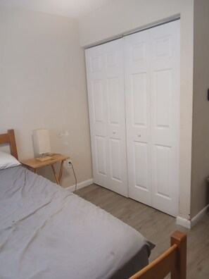 Internet, bed sheets