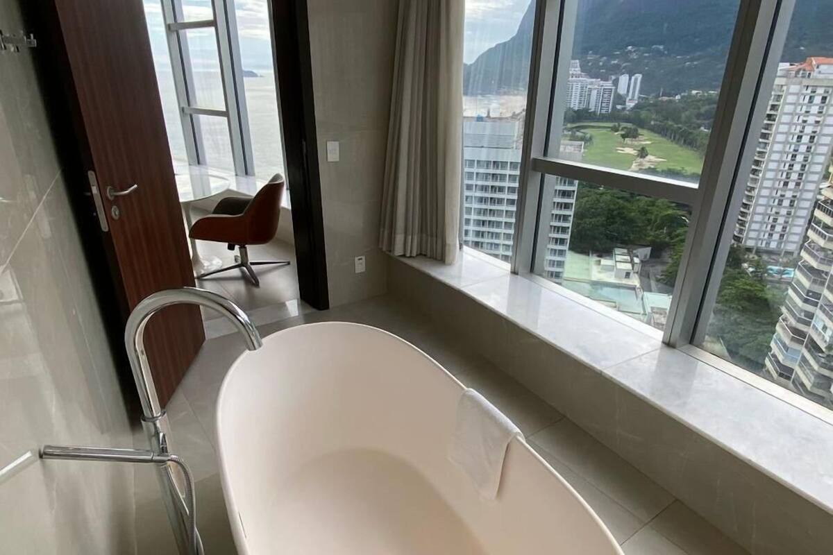 华丽套房, 部分海洋景观 | 客房内保险箱、遮光窗帘、隔音、熨斗/熨衣板