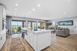 Interior - Lakefront, Kayaks & Private Boat Ramp - Bass & Speck Fishing Haven (Lake Wales)