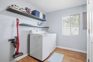 Interior - Lakefront, Kayaks & Private Boat Ramp - Bass & Speck Fishing Haven (Lake Wales)