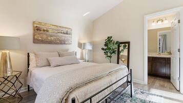 2 bedrooms, desk, iron/ironing board, free WiFi