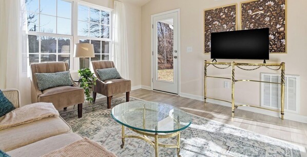 Smart TV - Stylish & dog friendly | Near Duke Hospital & Univ (Durham)