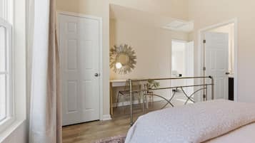 2 bedrooms, desk, iron/ironing board, free WiFi