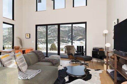 -Luxury cabin- Private hot tub & views on views!