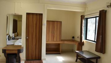 Deluxe Double Room, Patio | Free WiFi, bed sheets