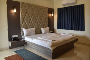 Habitación de luna de miel, vistas a la colina | Wifi gratis y ropa de cama