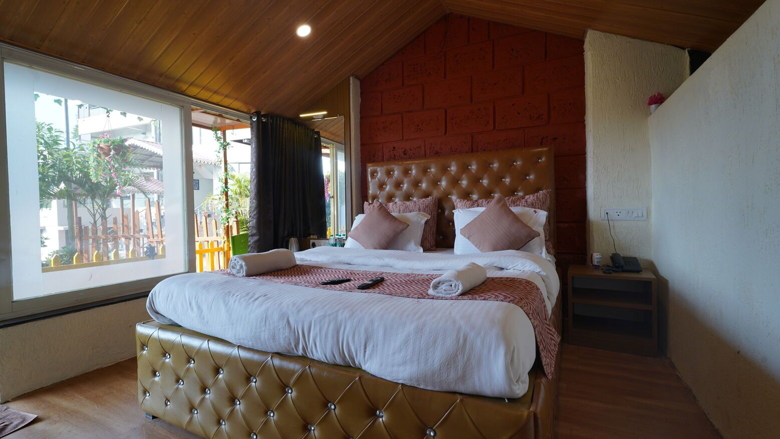 Romantic Room | Free WiFi, bed sheets