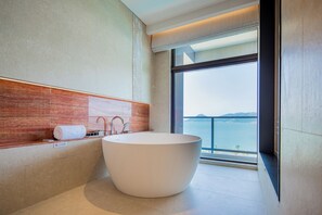 Dobbeltværelse - balkon - havudsigt | Badeværelse | Hjemmesko