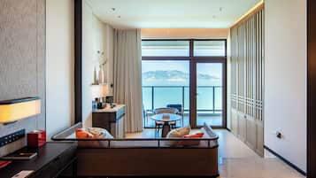 Double Room, Balcony, Ocean View | Bahagian dalam