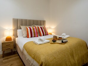 Iron/ironing board, Internet, bed sheets - Apartment + Office - Moncloa (Madrid)