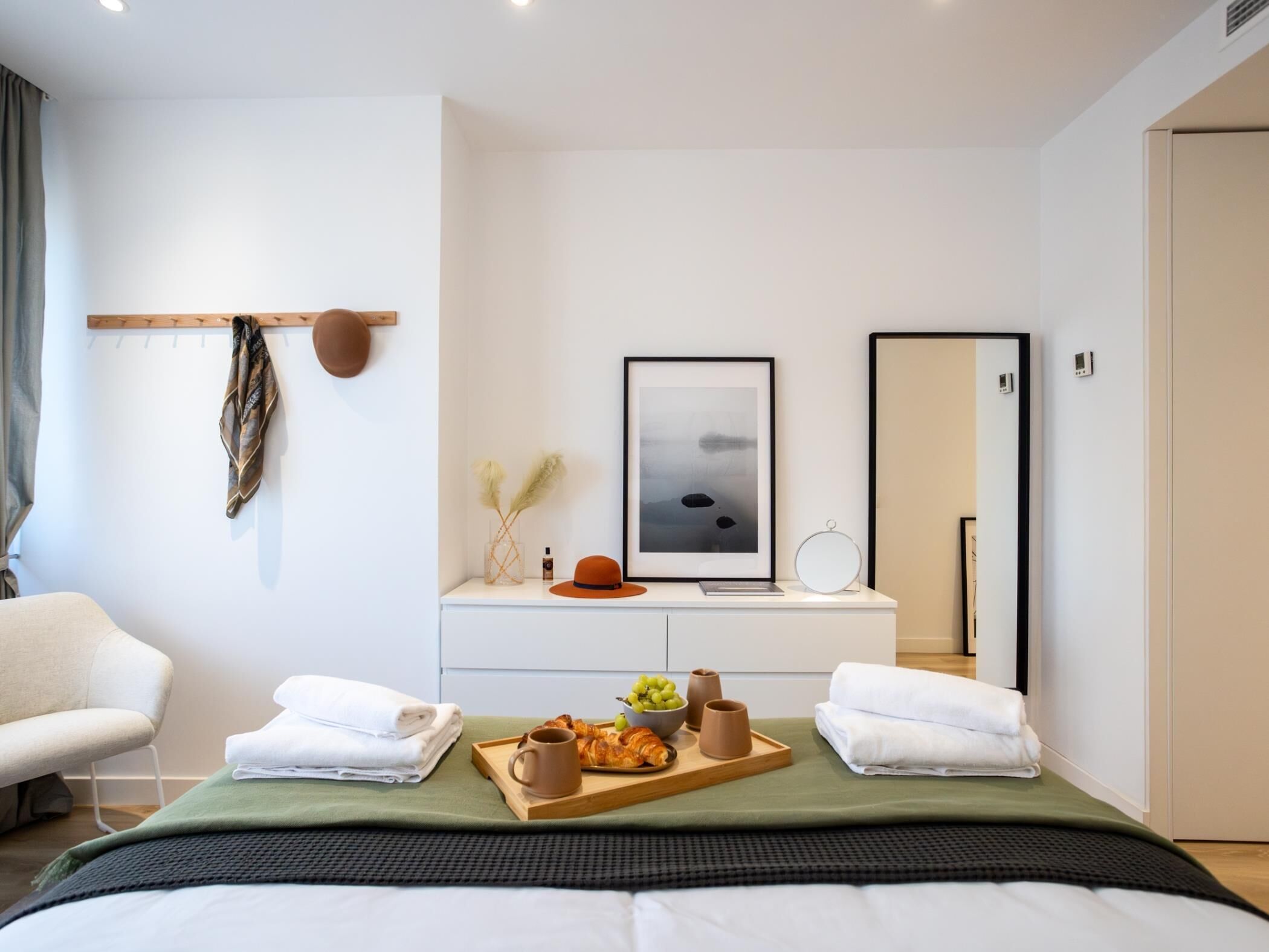 Iron/ironing board, Internet, bed sheets