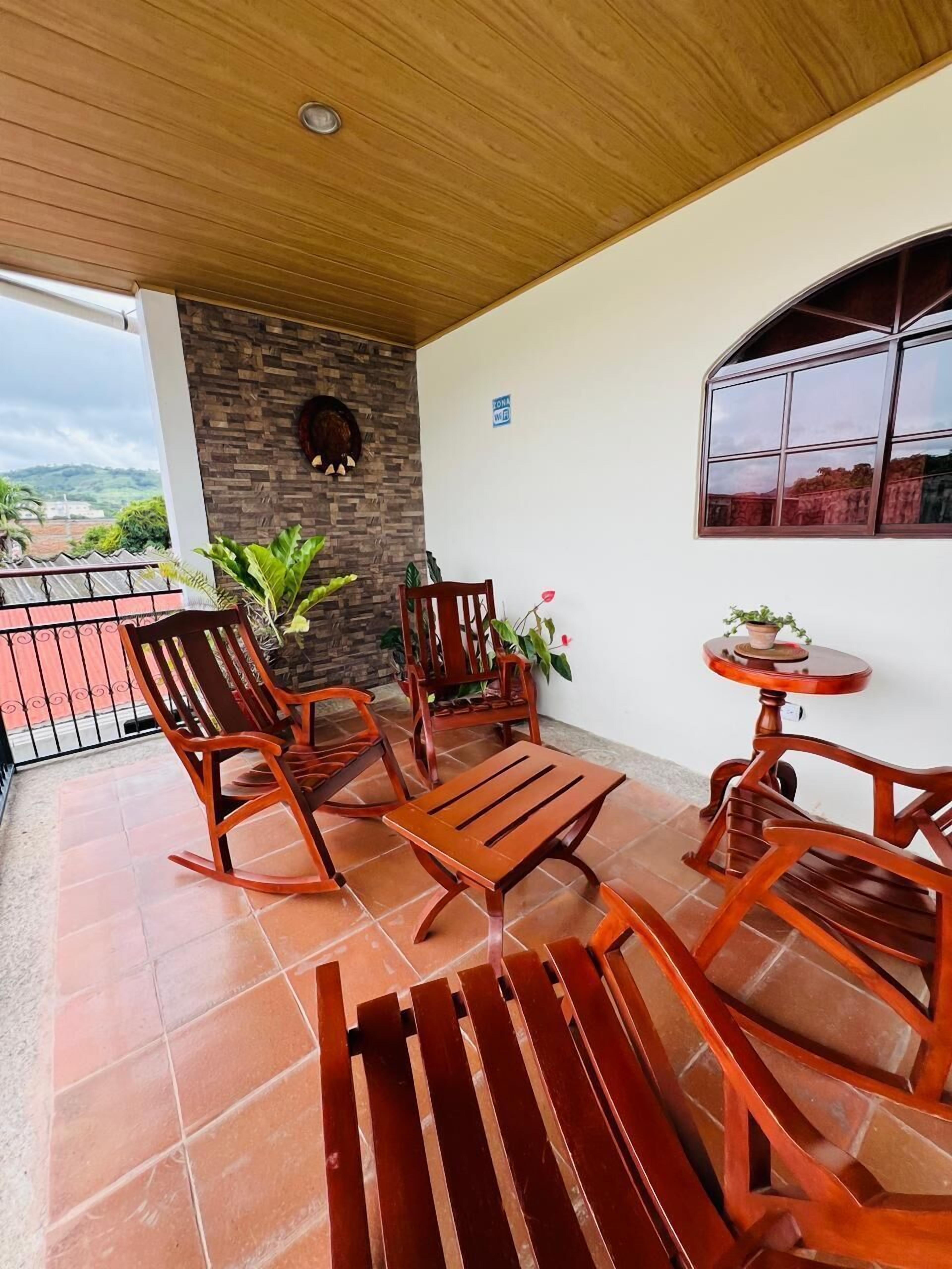 Standard Double Room, Mountain View | Living area