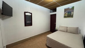 Standard-Doppelzimmer, Bergblick | Daunenbettdecken, Schreibtisch, Verdunkelungsvorhänge