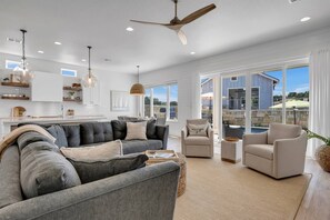 Smart TV, ping pong, books, computer monitors - The Heavenly Haven: Spacious 4BR & 4BA, Private Pool, Hot Tub & Marina Slip.  (Kingsland)