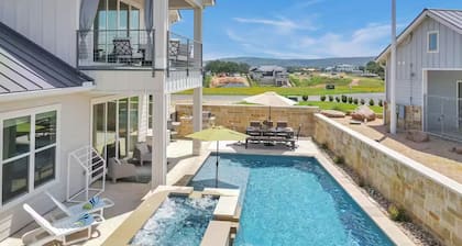 The Heavenly Haven - Spacious 4BR/4BA House, Private Pool/Hot Tub & Marina Slip